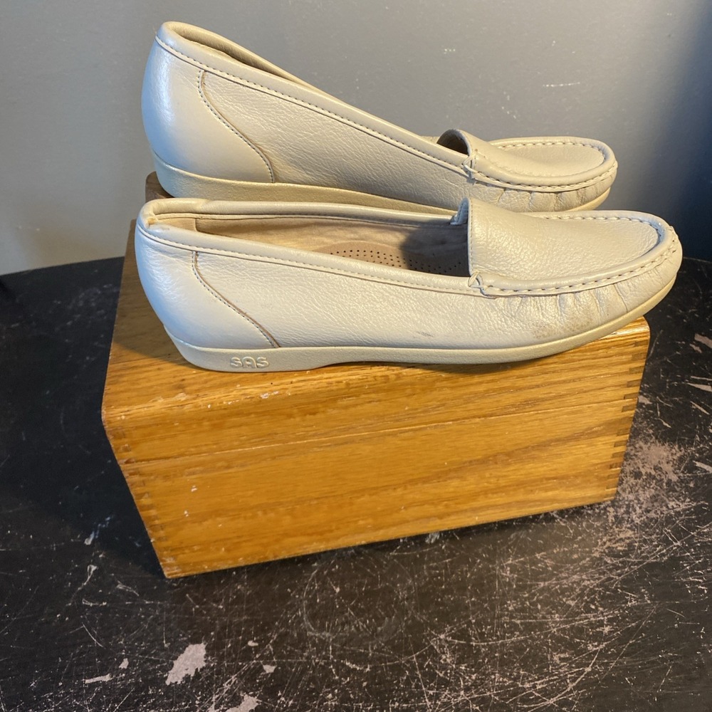 SAS  Size 8.5 N  Tripad Comfort Women's Beige Leather Loafers Cushioned Slip On - Picture 5 of 7